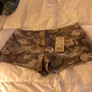 Cute camo LEI, shorts